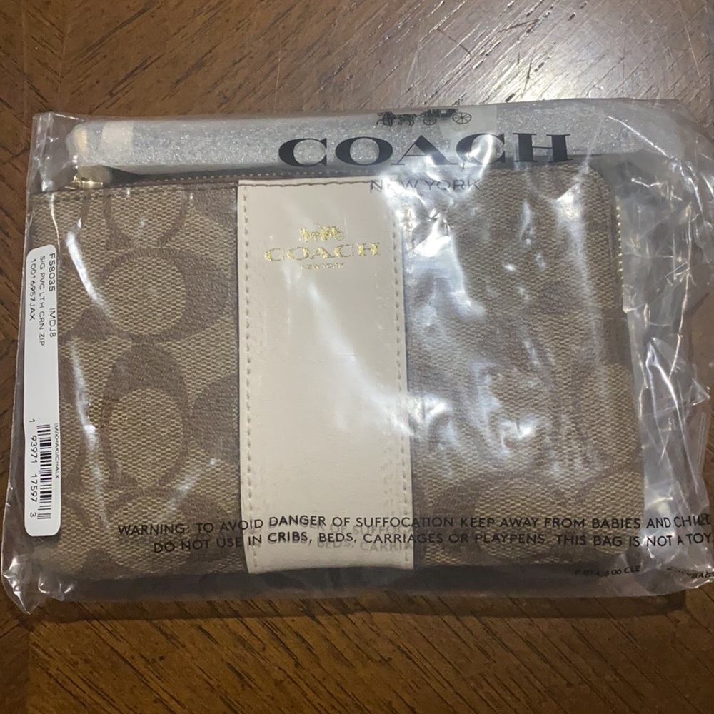 Coach Wristlet - Picture 3 of 4